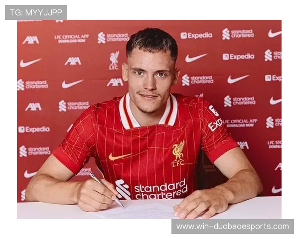 足球球星在社交平台分享个人心情和训练生活，粉丝互动热烈支持