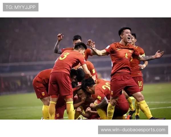 踢足球帅气十足的中国球星们展现风采，挑战世界舞台